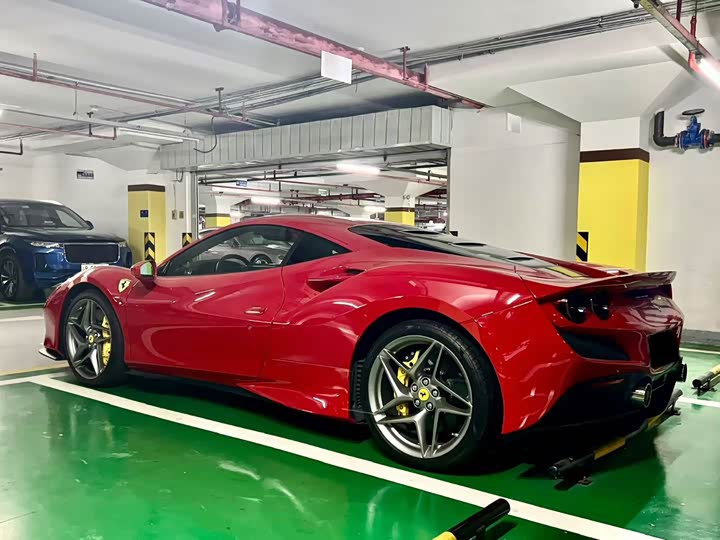 Фото 6 - Ferrari F8