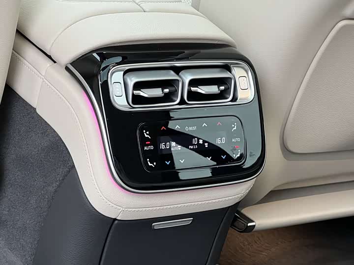 Фото 16 - Mercedes-Benz S-Class