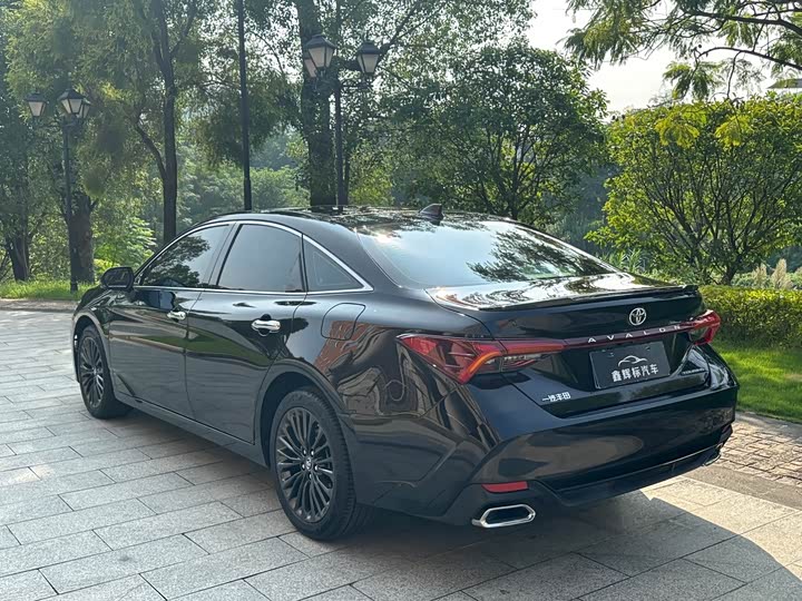 Фото 6 - Toyota Avalon