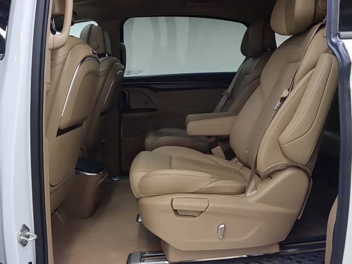 Фото 12 - Buick GL8 ES