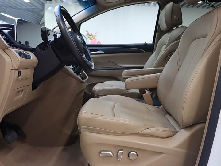 Фото 4 - Buick GL8 ES