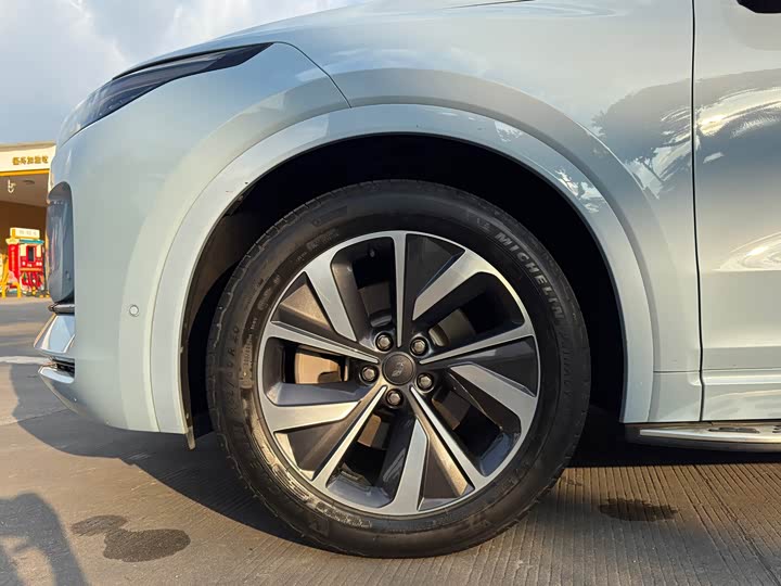 Фото 12 - LiXiang One