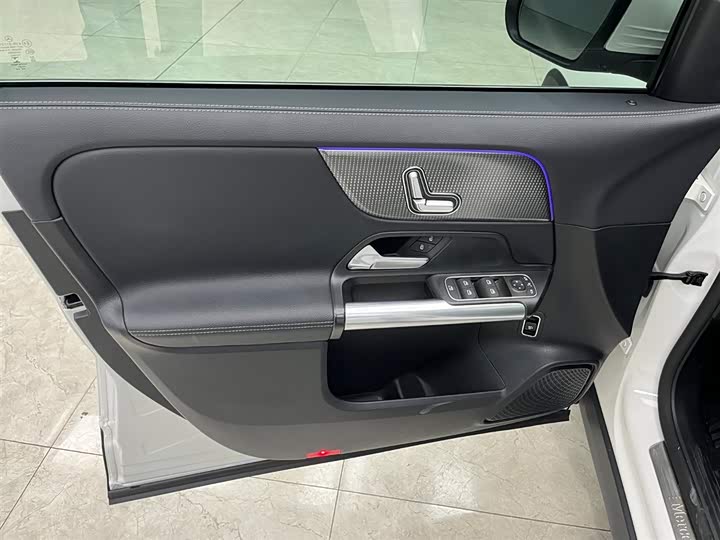 Фото 11 - Mercedes-Benz GLA-Class