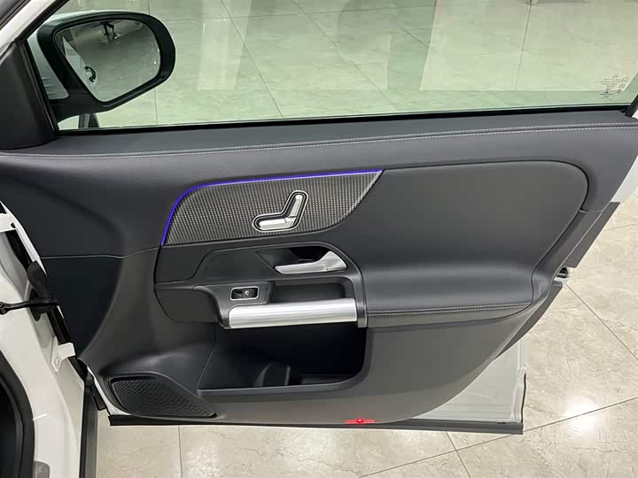 Фото 13 - Mercedes-Benz GLA-Class