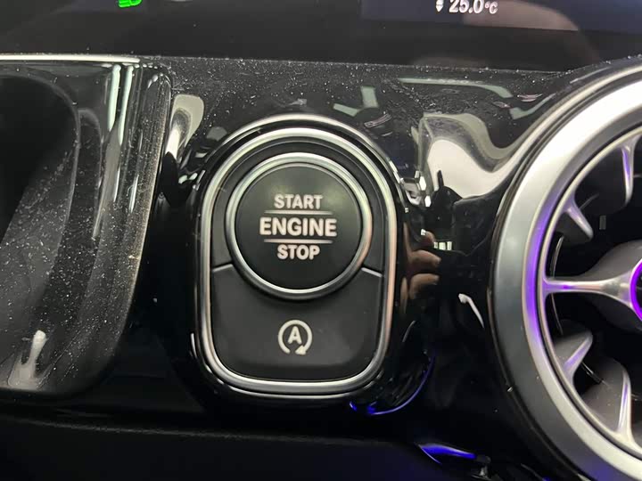 Фото 4 - Mercedes-Benz GLA-Class