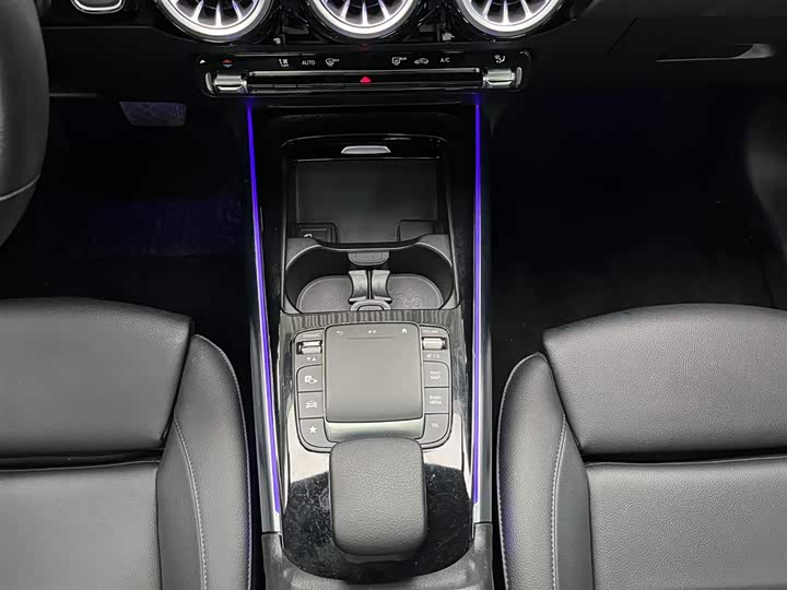 Фото 8 - Mercedes-Benz GLA-Class