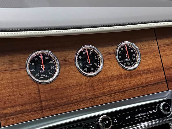 Фото 12 - Bentley Flying Spur Hybrid