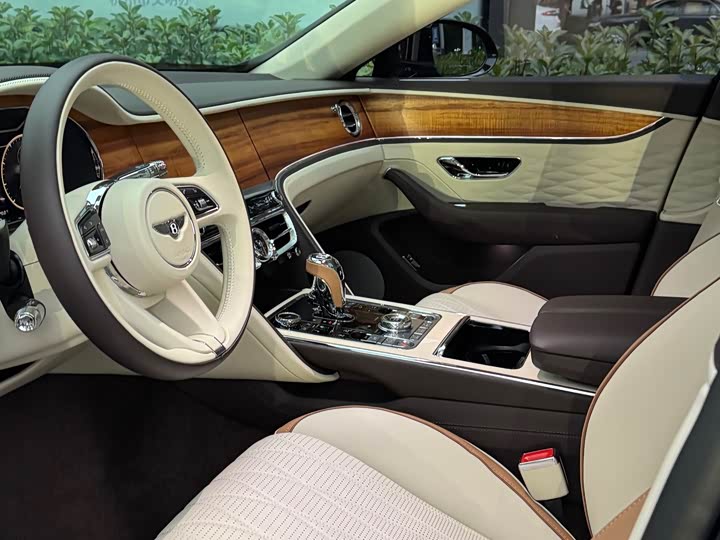 Фото 6 - Bentley Flying Spur Hybrid