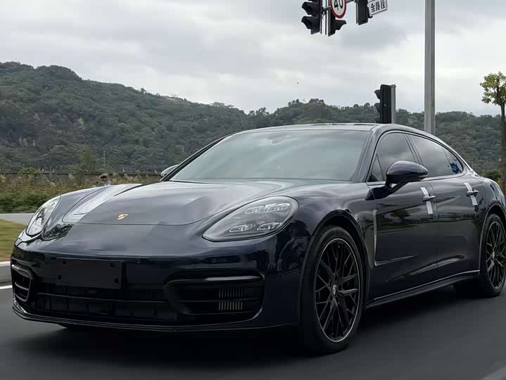 Фото 1 - Porsche Panamera