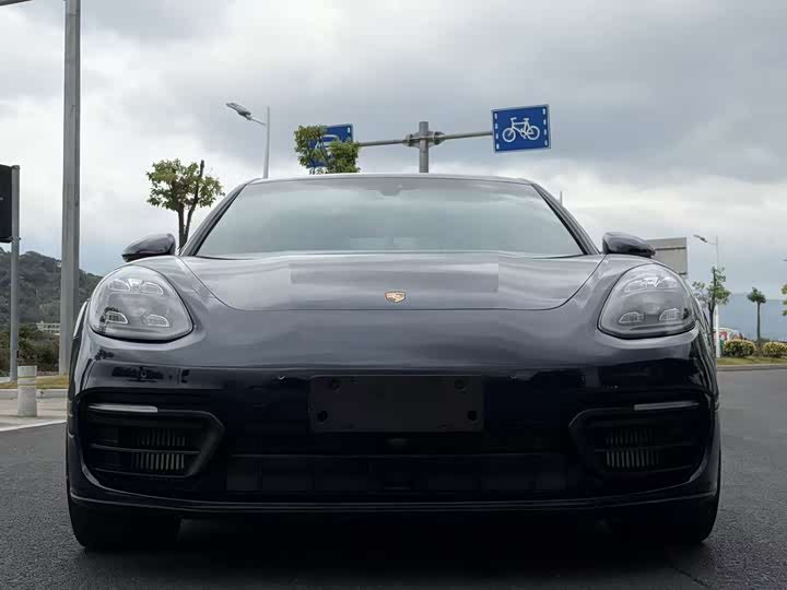 Фото 2 - Porsche Panamera