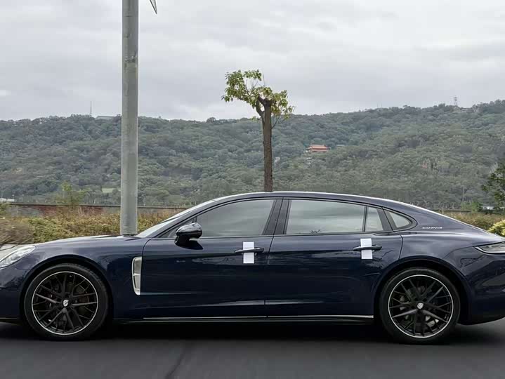 Фото 3 - Porsche Panamera