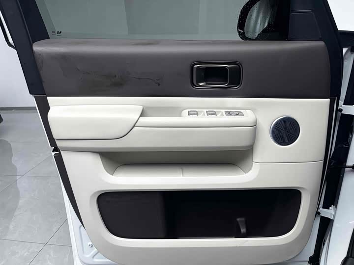 Фото 16 - LiXiang Mega