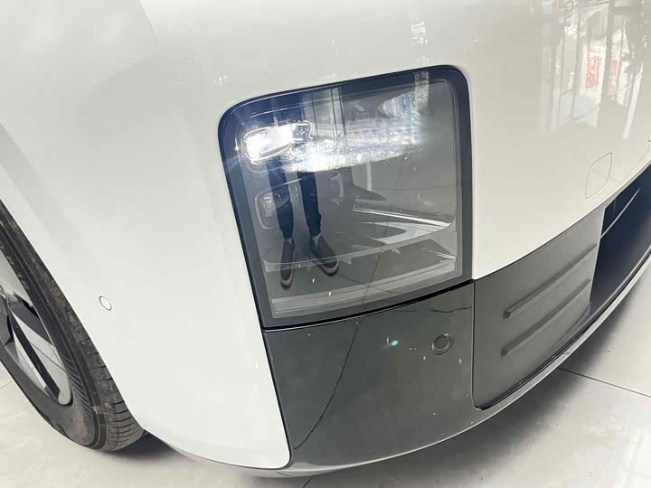 Фото 6 - LiXiang Mega