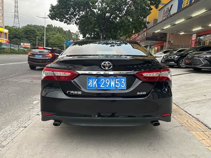 Фото 11 - Toyota Camry