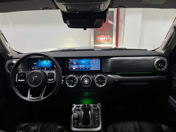 Фото 14 - Tank 300