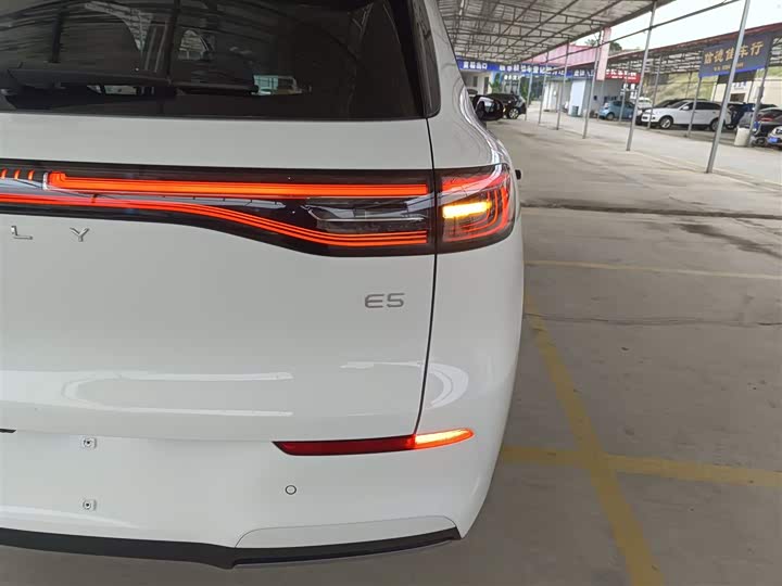 Фото 8 - Geely Galaxy E5