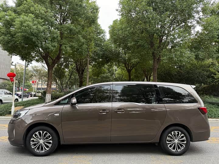 Фото 3 - Buick GL8 ES