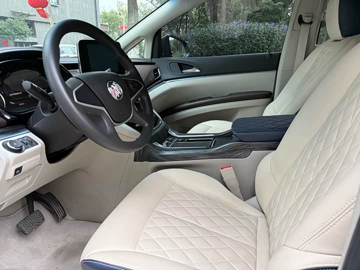 Фото 6 - Buick GL8 ES