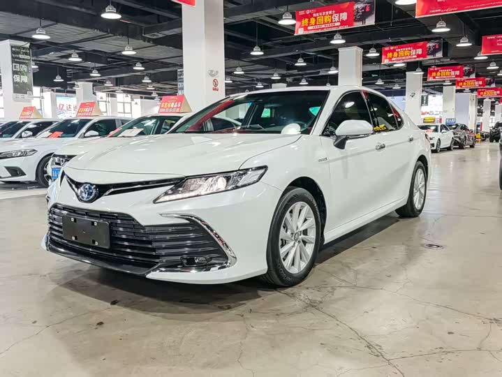 Фото 1 - Toyota Camry