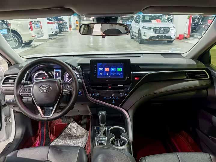 Фото 5 - Toyota Camry