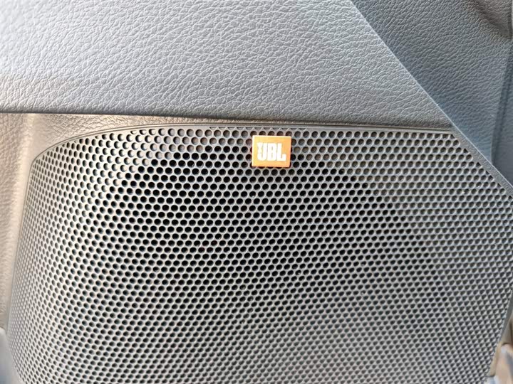 Фото 23 - Toyota Avalon