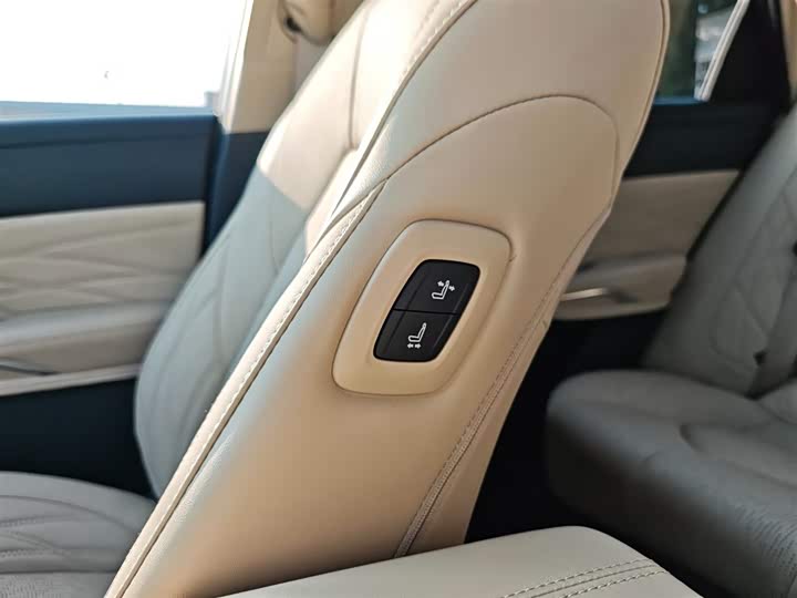 Фото 24 - Toyota Avalon