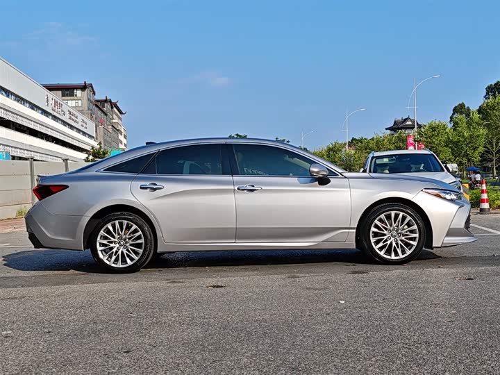 Фото 4 - Toyota Avalon