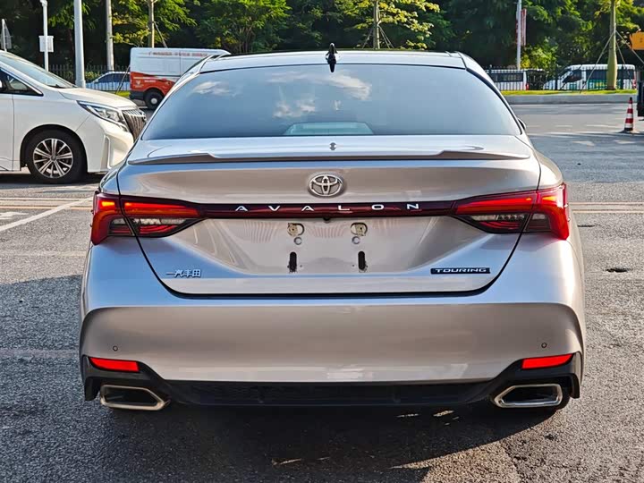 Фото 6 - Toyota Avalon