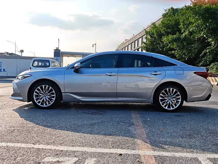 Фото 8 - Toyota Avalon