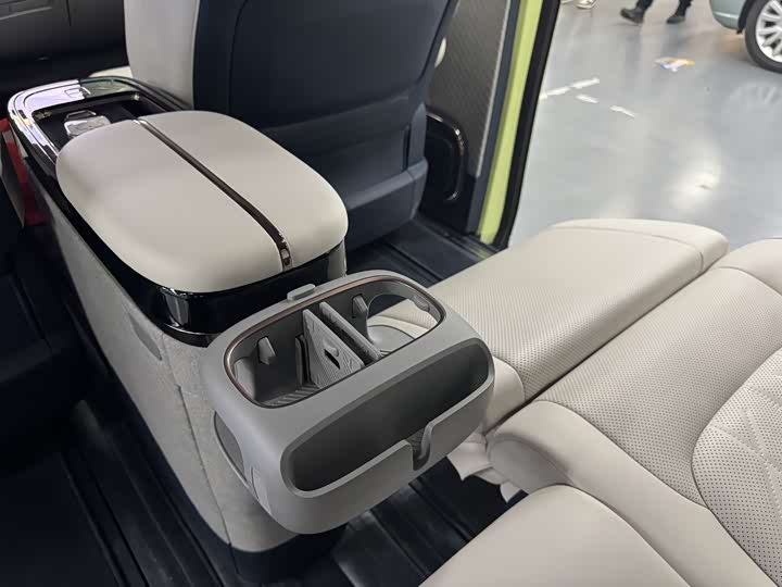 Фото 11 - Zeekr Mix