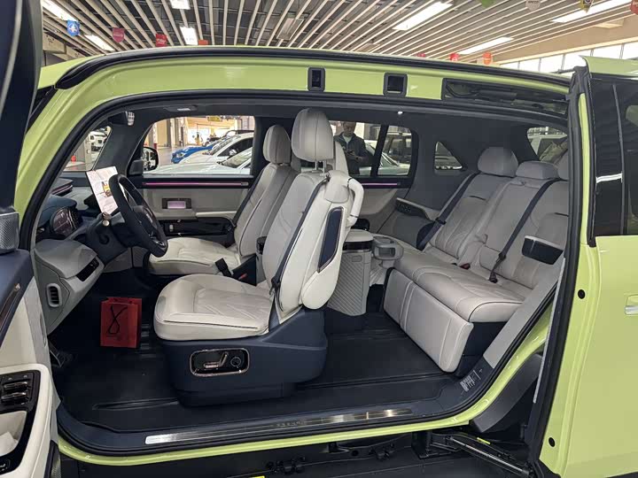 Фото 14 - Zeekr Mix