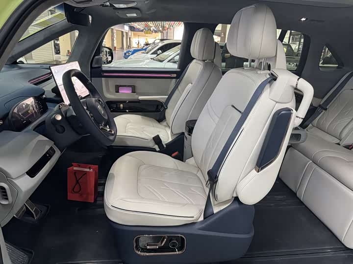 Фото 16 - Zeekr Mix