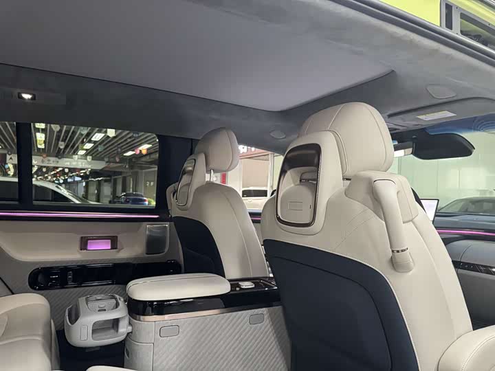 Фото 17 - Zeekr Mix