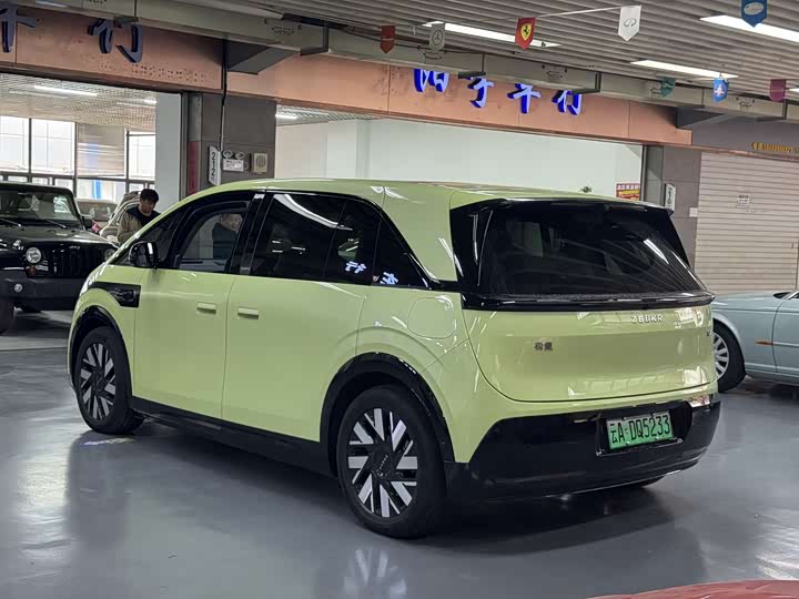 Фото 3 - Zeekr Mix