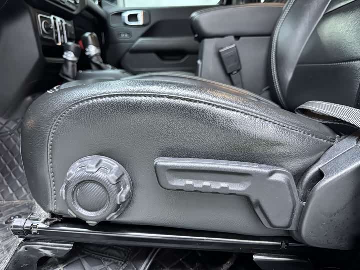 Фото 12 - Jeep Gladiator