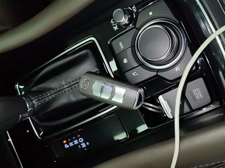 Фото 9 - Mazda Atenza