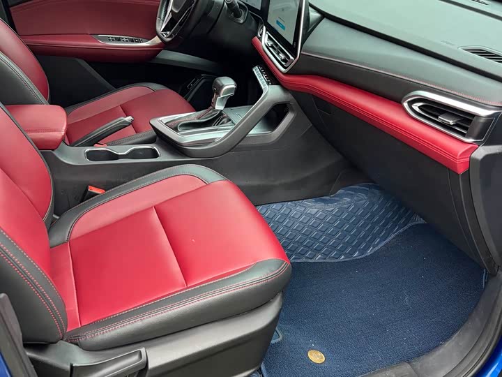 Фото 10 - Maxus T90