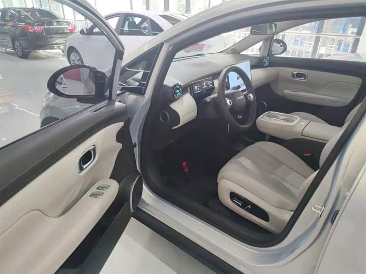 Фото 12 - GAC Aion UT