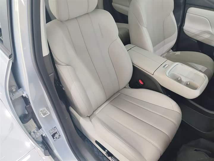 Фото 14 - GAC Aion UT