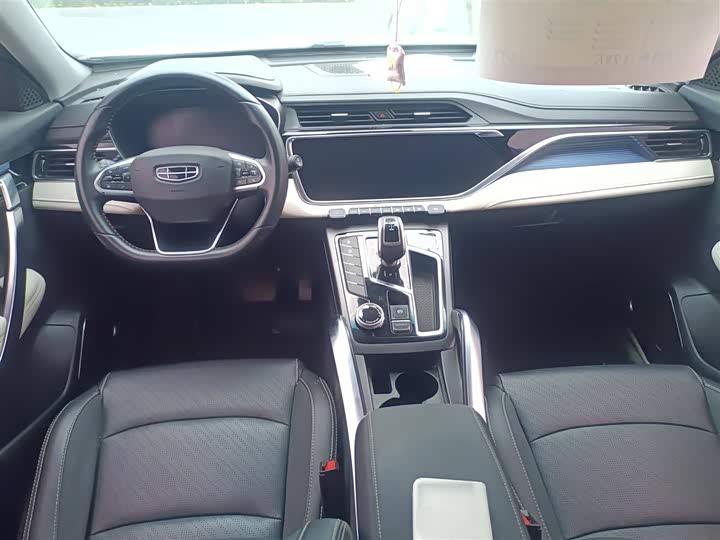 Фото 10 - Geely Atlas