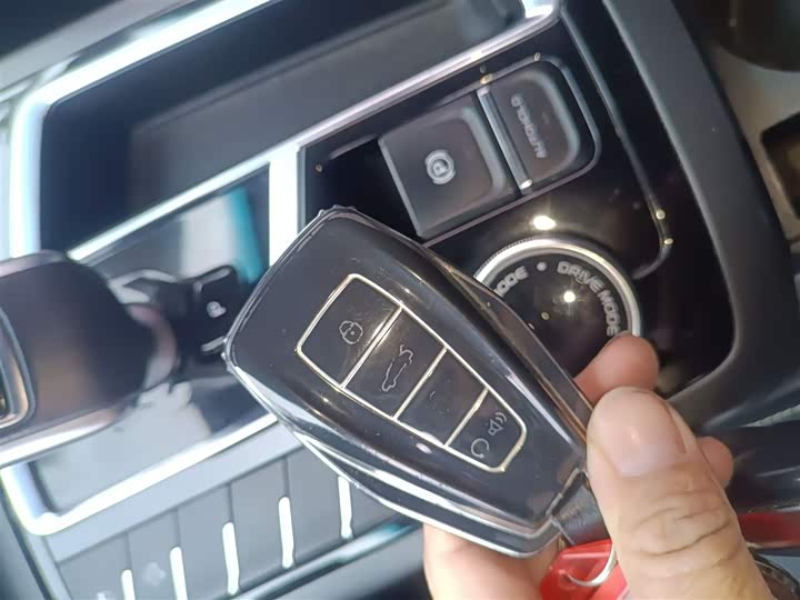 Фото 9 - Geely Atlas