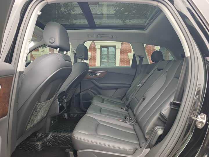 Фото 10 - Audi Q7