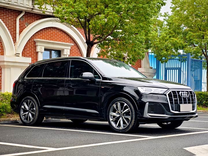 Фото 3 - Audi Q7