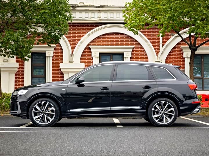 Фото 4 - Audi Q7