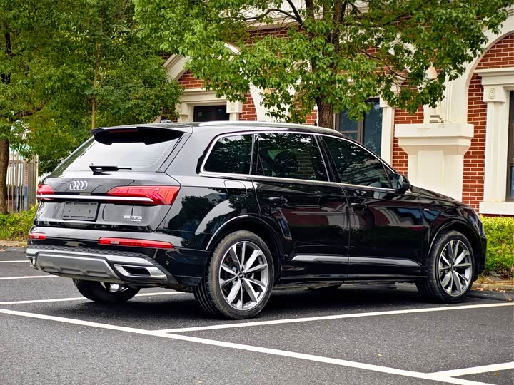 Фото 6 - Audi Q7