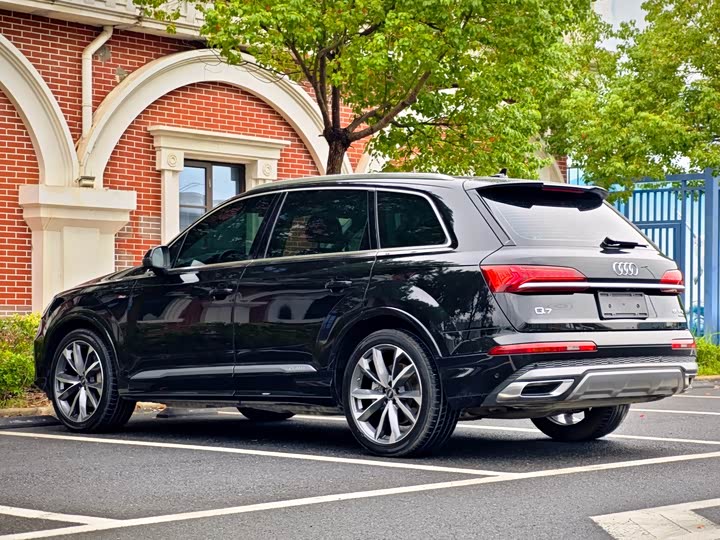 Фото 7 - Audi Q7