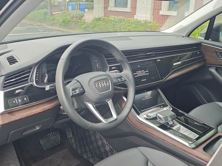 Фото 9 - Audi Q7