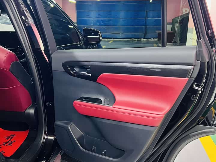 Фото 33 - Toyota Crown Kluger