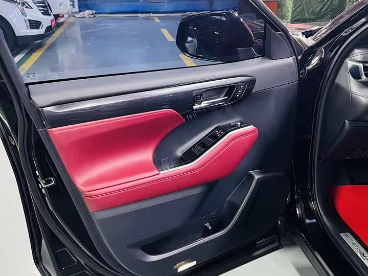 Фото 35 - Toyota Crown Kluger