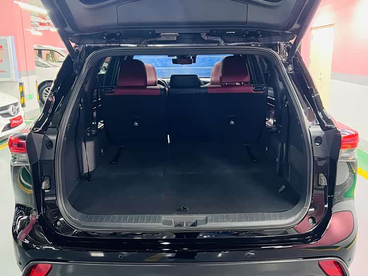 Фото 36 - Toyota Crown Kluger